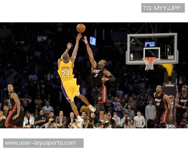 16年前的今天科比骑马射箭绝杀韦德湖人逆转热火精彩瞬间回顾